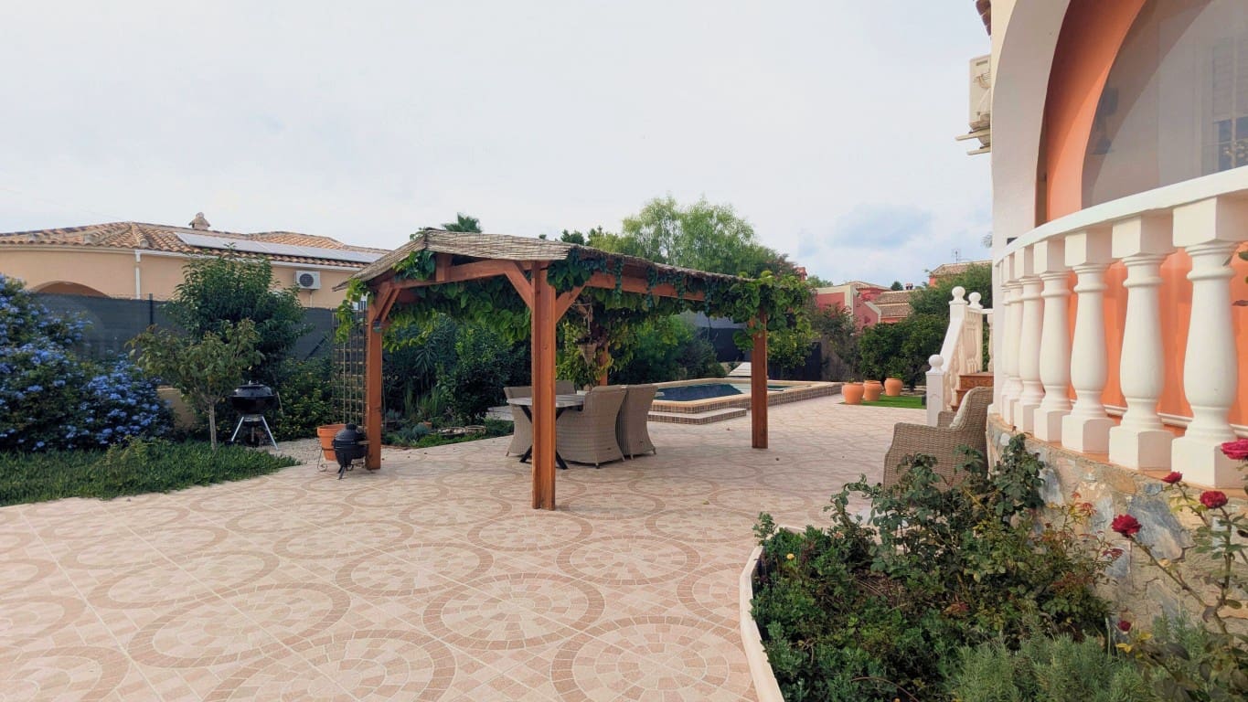 3 sovrum Villa till salu i Catral med pool - 295 000 € (Ref: 9405837)