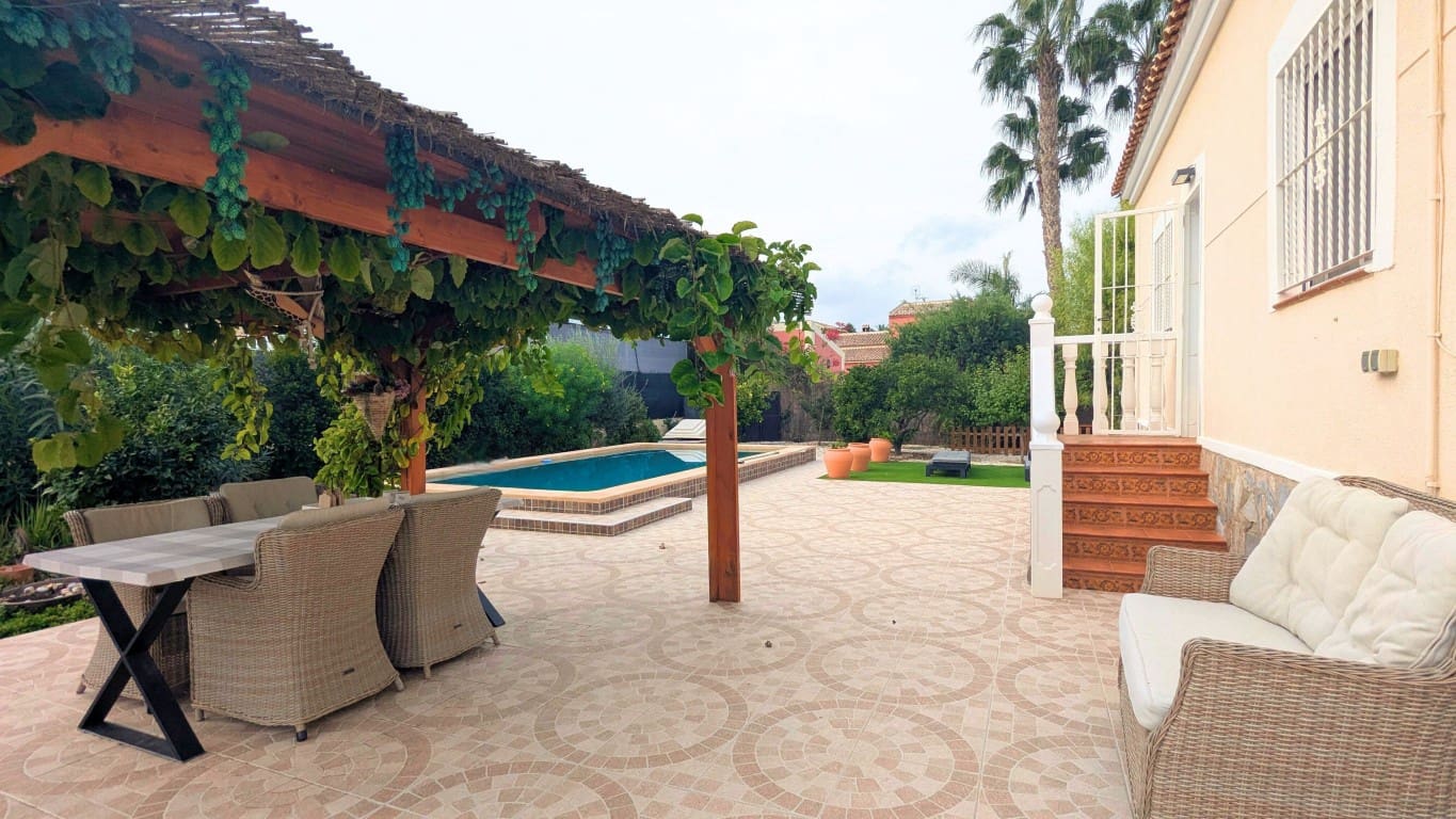 3 sovrum Villa till salu i Catral med pool - 295 000 € (Ref: 9405837)