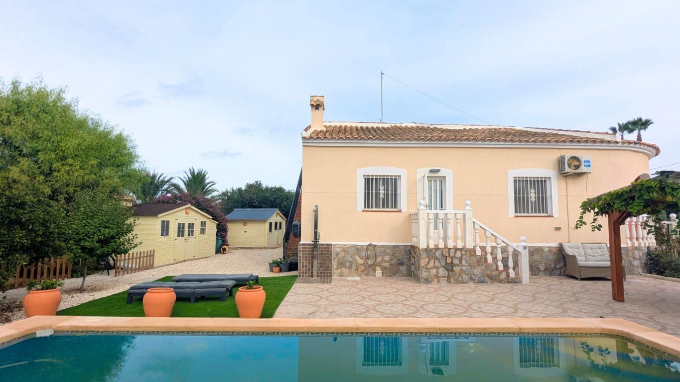 3 sovrum Villa till salu i Catral med pool - 295 000 € (Ref: 9405837)