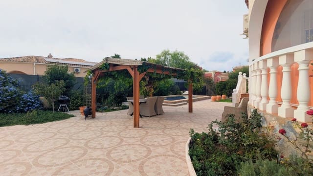 3 sovrum Villa till salu i Catral med pool - 295 000 € (Ref: 9405837)