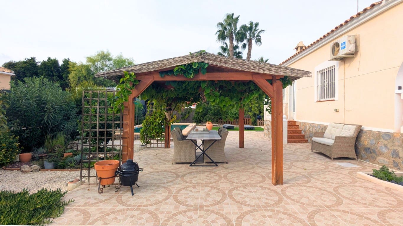 3 sovrum Villa till salu i Catral med pool - 295 000 € (Ref: 9405837)