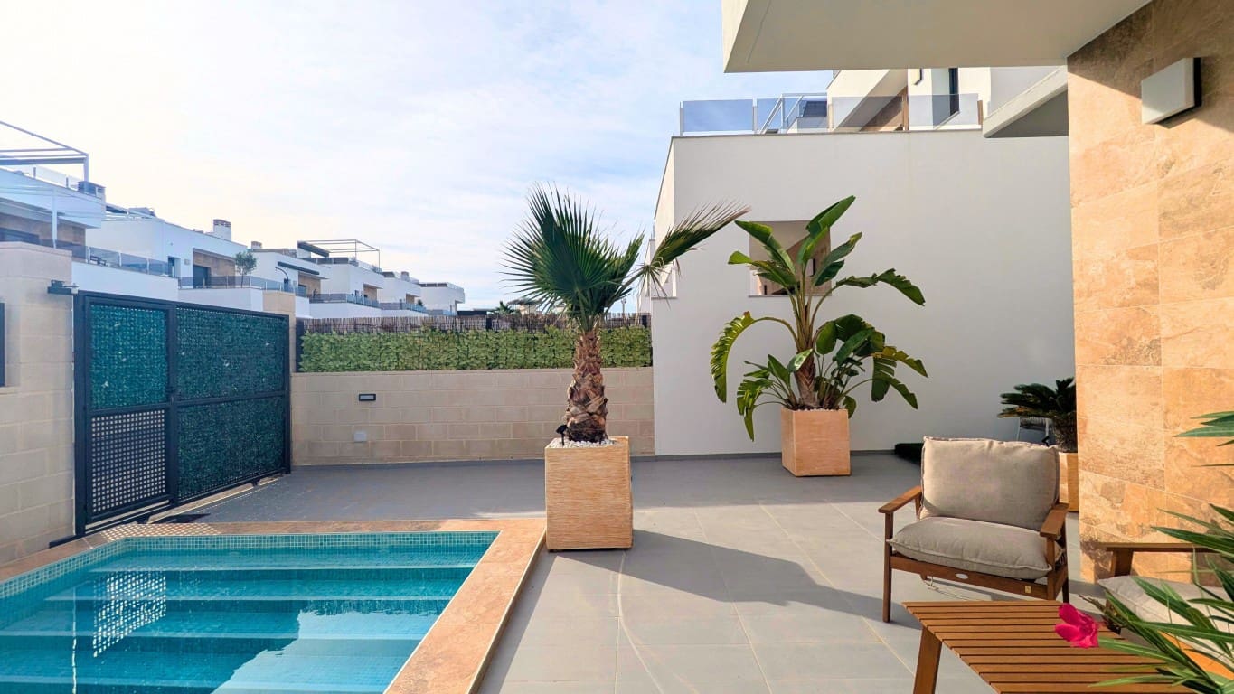 3 Zimmer Villa zu verkaufen in Benijofar mit Pool - 379.900 € (Ref: 9405838)