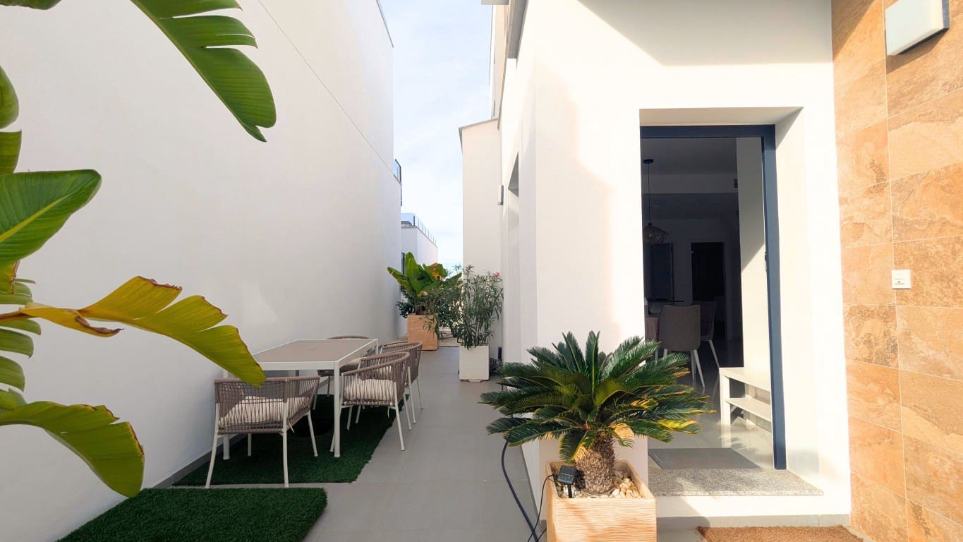 3 Zimmer Villa zu verkaufen in Benijofar mit Pool - 379.900 € (Ref: 9405838)