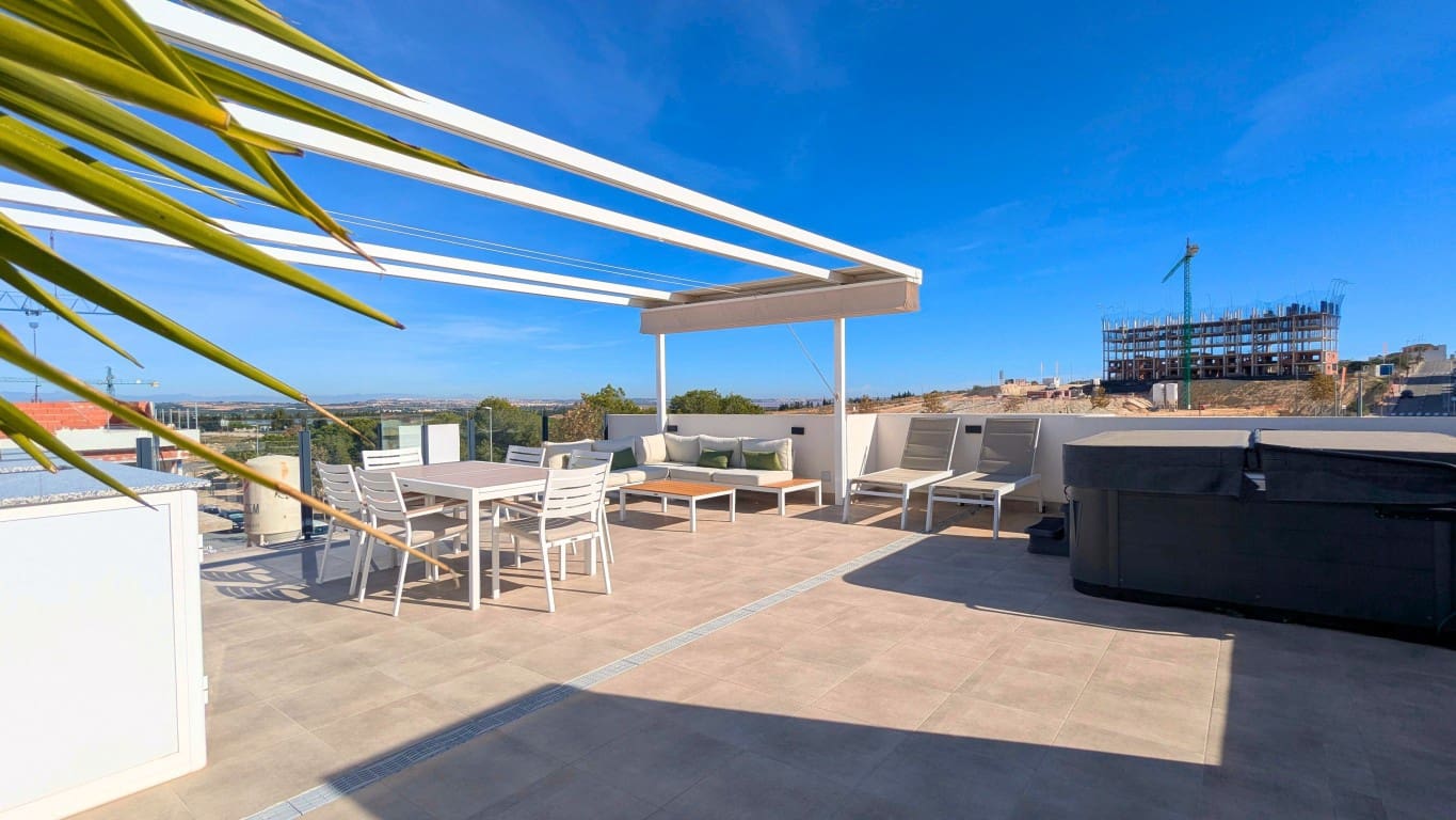 2 soverom Penthouse til salgs i San Miguel de Salinas med svømmebasseng - € 299 000 (Ref: 9418749)