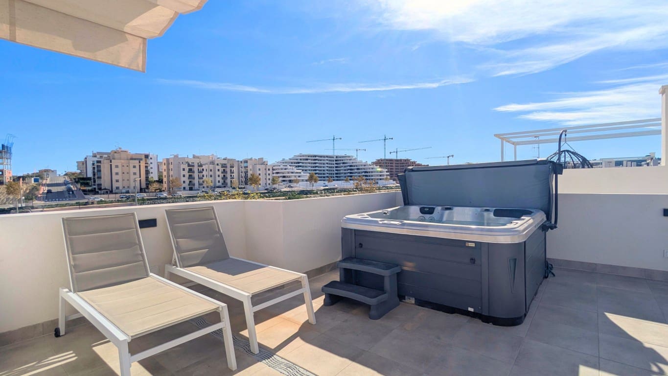 2 soverom Penthouse til salgs i San Miguel de Salinas med svømmebasseng - € 299 000 (Ref: 9418749)