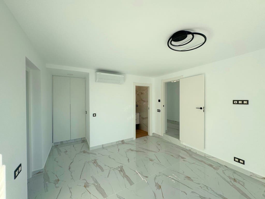 5 bedroom Villa for sale in Ciudad Quesada with pool - € 799,000 (Ref: 9426290)