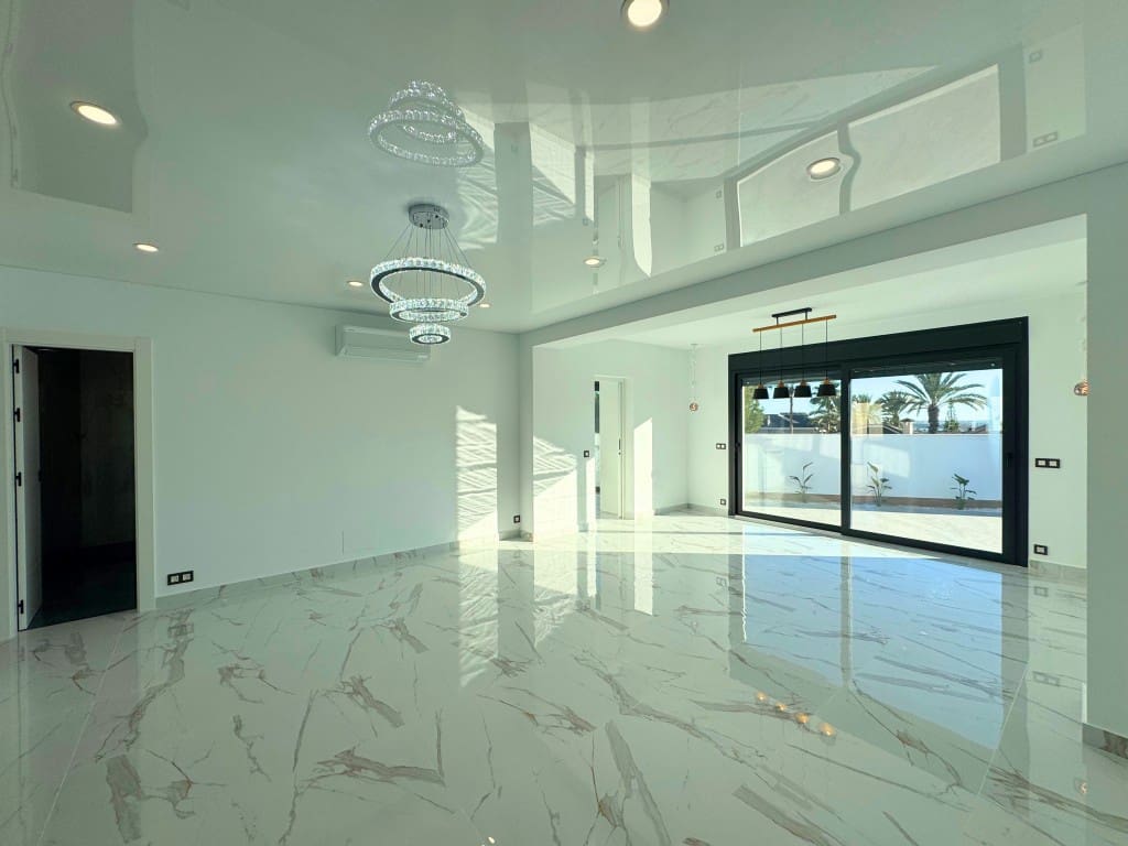 5 bedroom Villa for sale in Ciudad Quesada with pool - € 799,000 (Ref: 9426290)