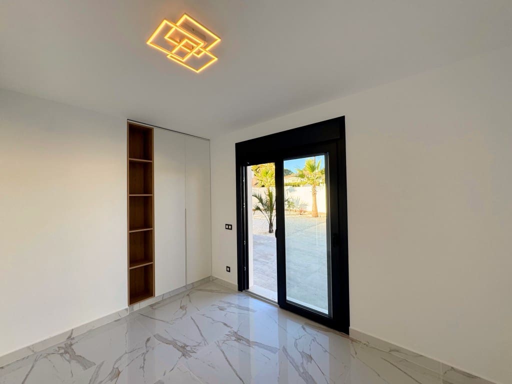 5 bedroom Villa for sale in Ciudad Quesada with pool - € 799,000 (Ref: 9426290)