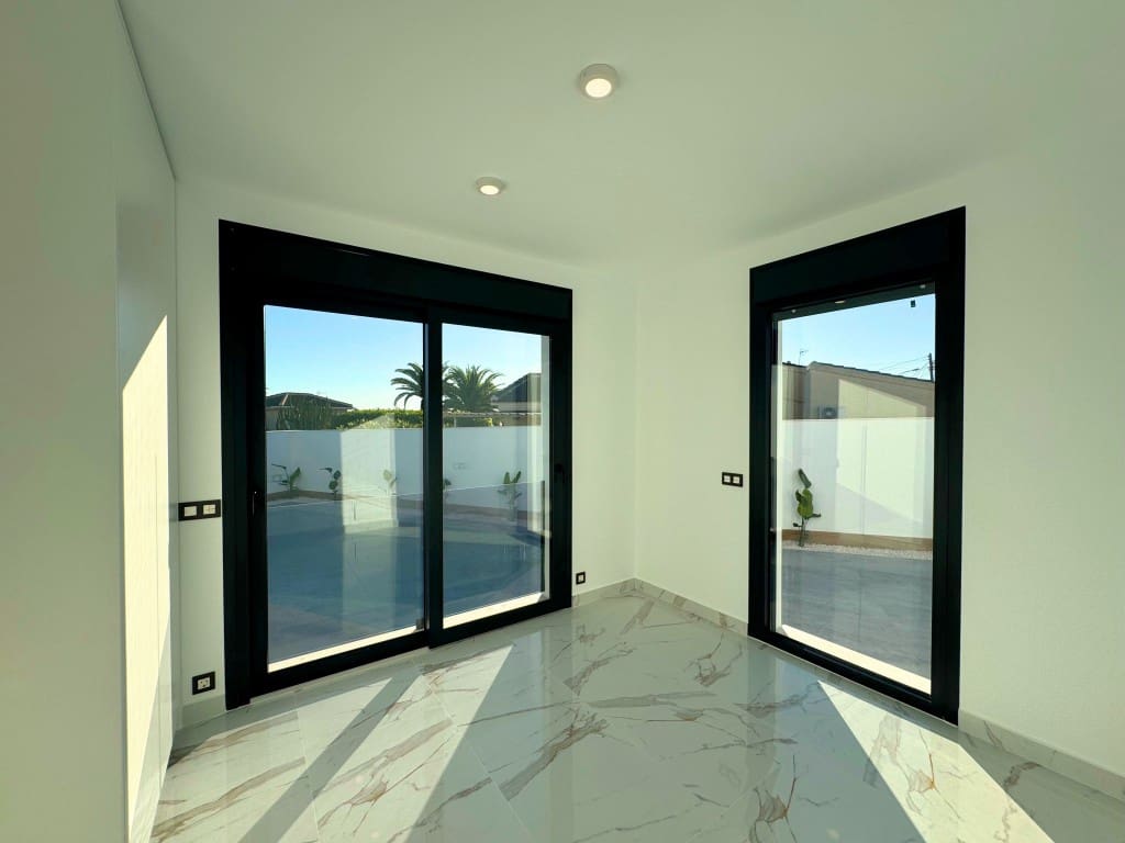 5 bedroom Villa for sale in Ciudad Quesada with pool - € 799,000 (Ref: 9426290)