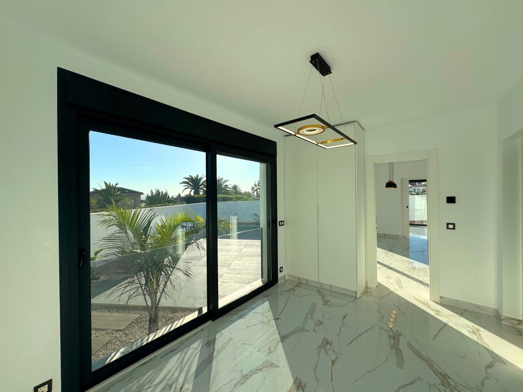 5 bedroom Villa for sale in Ciudad Quesada with pool - € 799,000 (Ref: 9426290)