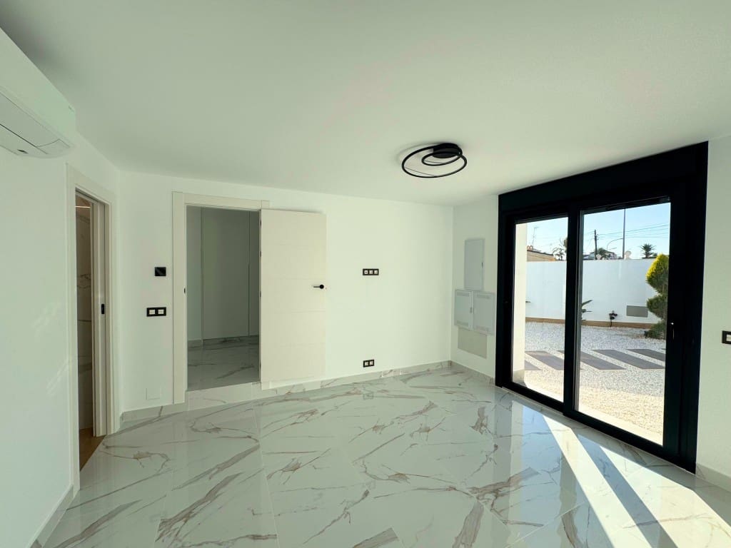 5 bedroom Villa for sale in Ciudad Quesada with pool - € 799,000 (Ref: 9426290)