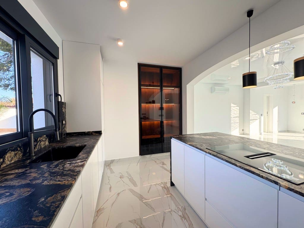 5 bedroom Villa for sale in Ciudad Quesada with pool - € 799,000 (Ref: 9426290)