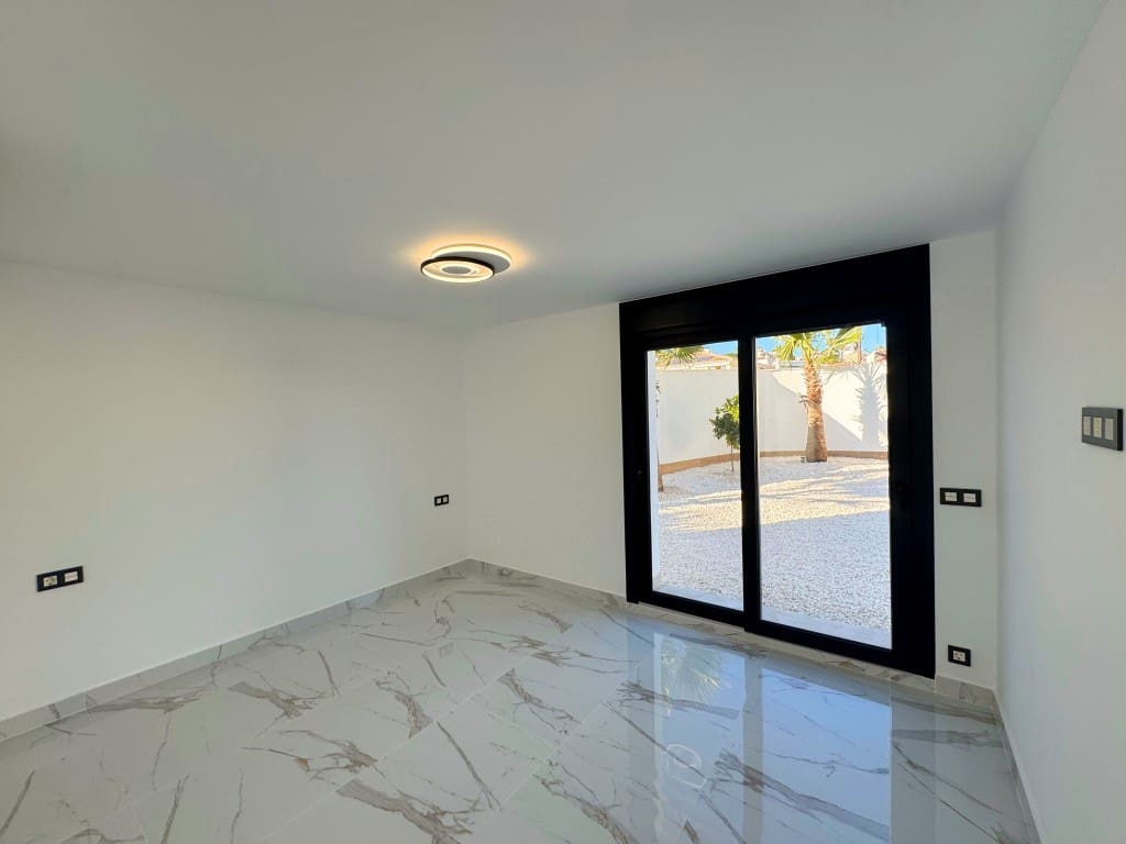 5 bedroom Villa for sale in Ciudad Quesada with pool - € 799,000 (Ref: 9426290)