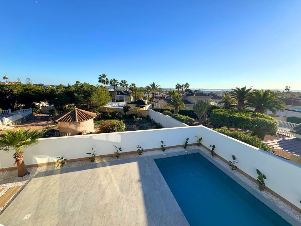 5 bedroom Villa for sale in Ciudad Quesada with pool - € 799,000 (Ref: 9426290)