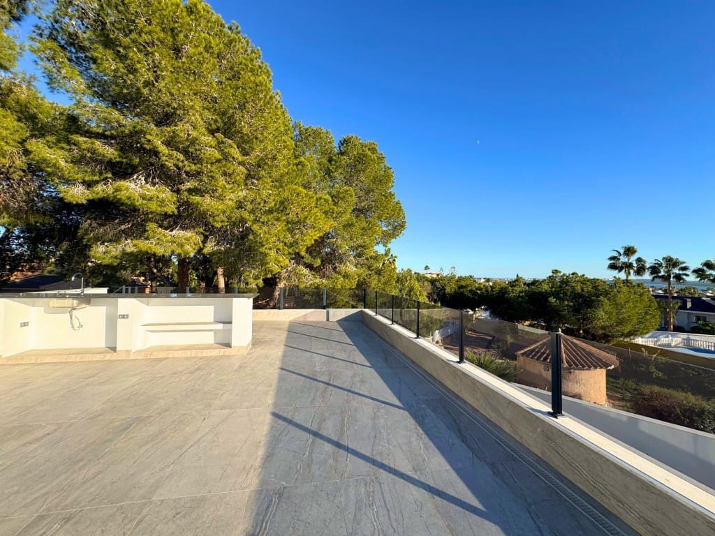 5 bedroom Villa for sale in Ciudad Quesada with pool - € 799,000 (Ref: 9426290)