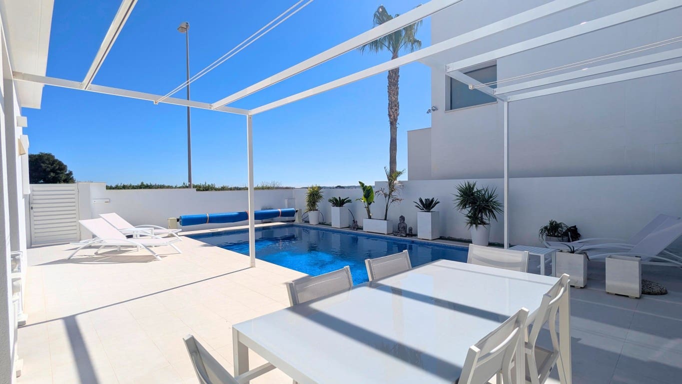 Chalet de 3 habitaciones en Ciudad Quesada en venta con piscina - 419.000 € (Ref: 9679175)