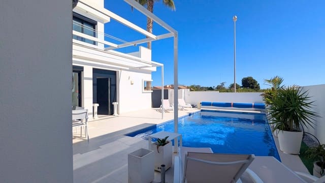 Chalet de 3 habitaciones en Ciudad Quesada, Rojales en venta con piscina - 419.000 € (Ref: 9679175)