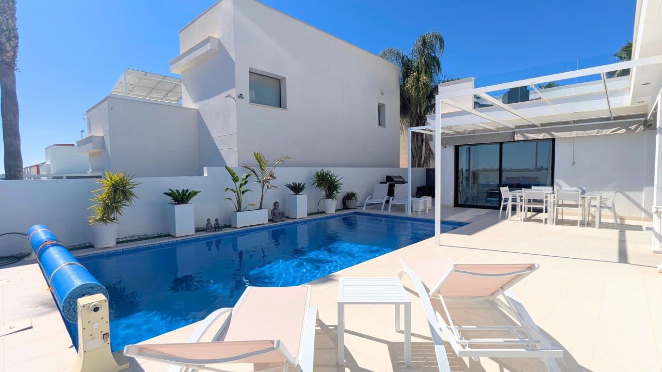 Chalet de 3 habitaciones en Ciudad Quesada en venta con piscina - 419.000 € (Ref: 9679175)