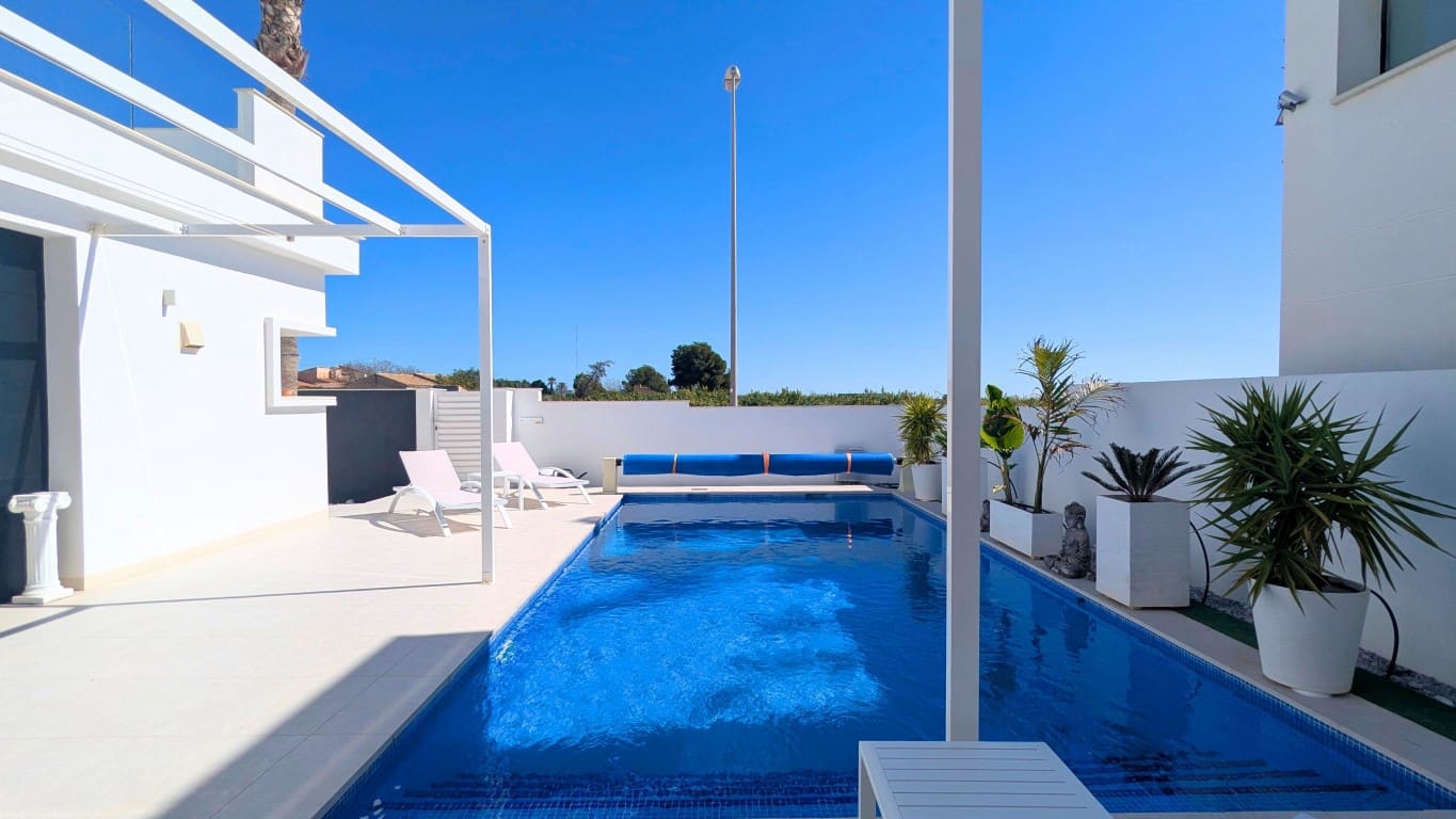 Chalet de 3 habitaciones en Ciudad Quesada en venta con piscina - 419.000 € (Ref: 9679175)