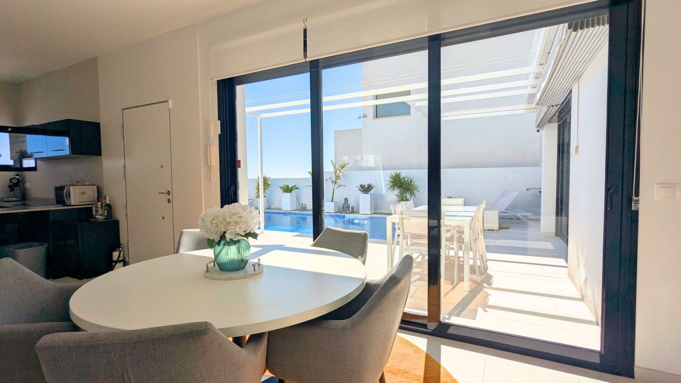 Chalet de 3 habitaciones en Ciudad Quesada en venta con piscina - 419.000 € (Ref: 9679175)