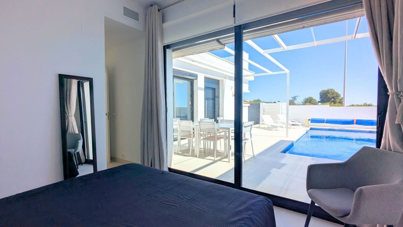 Chalet de 3 habitaciones en Ciudad Quesada en venta con piscina - 419.000 € (Ref: 9679175)