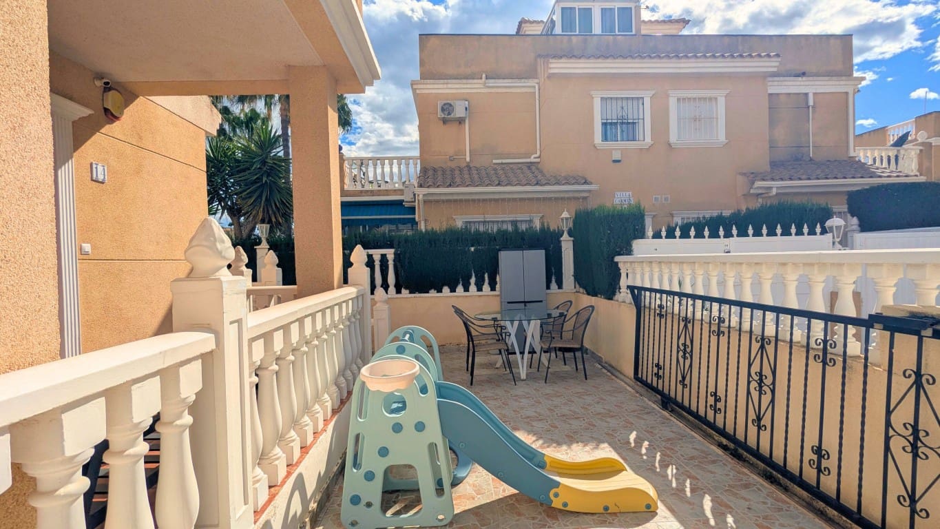 2 sypialnia Dom blizniak na sprzedaż w Playa Flamenca z basenem - 185 000 € (Ref: 9685133)