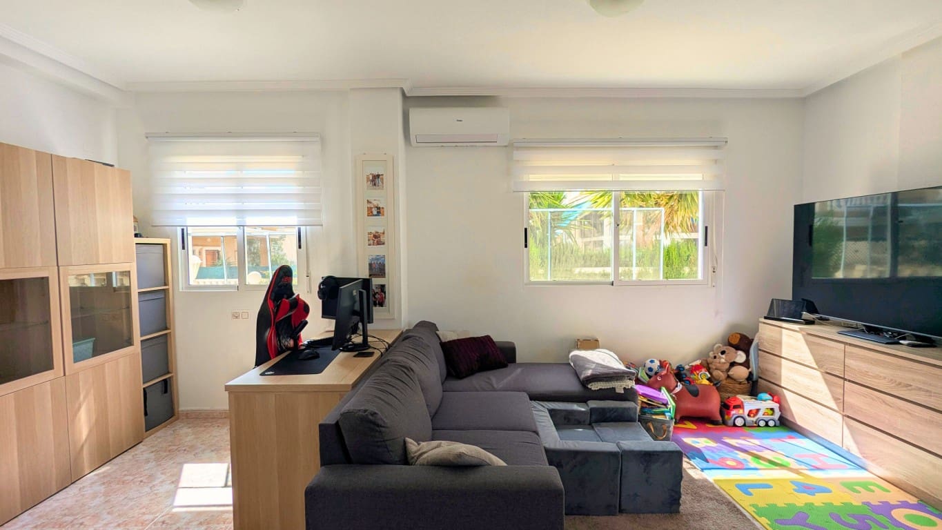 2 sypialnia Dom blizniak na sprzedaż w Playa Flamenca z basenem - 185 000 € (Ref: 9685133)