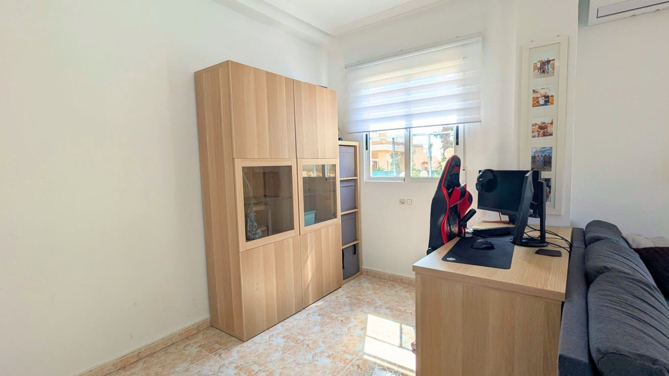 2 sypialnia Dom blizniak na sprzedaż w Playa Flamenca z basenem - 185 000 € (Ref: 9685133)