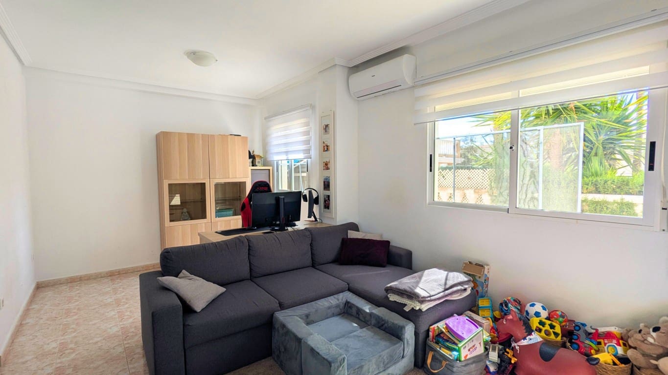 2 sypialnia Dom blizniak na sprzedaż w Playa Flamenca z basenem - 185 000 € (Ref: 9685133)