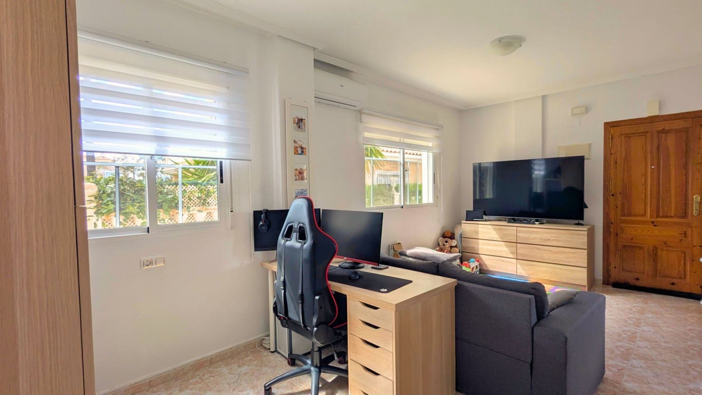 2 sypialnia Dom blizniak na sprzedaż w Playa Flamenca z basenem - 185 000 € (Ref: 9685133)