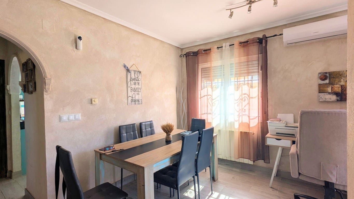 Chalet de 4 habitaciones en Bigastro en venta con piscina - 299.000 € (Ref: 9789478)