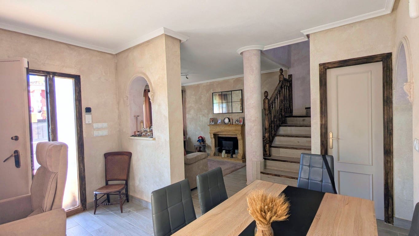 Chalet de 4 habitaciones en Bigastro en venta con piscina - 299.000 € (Ref: 9789478)