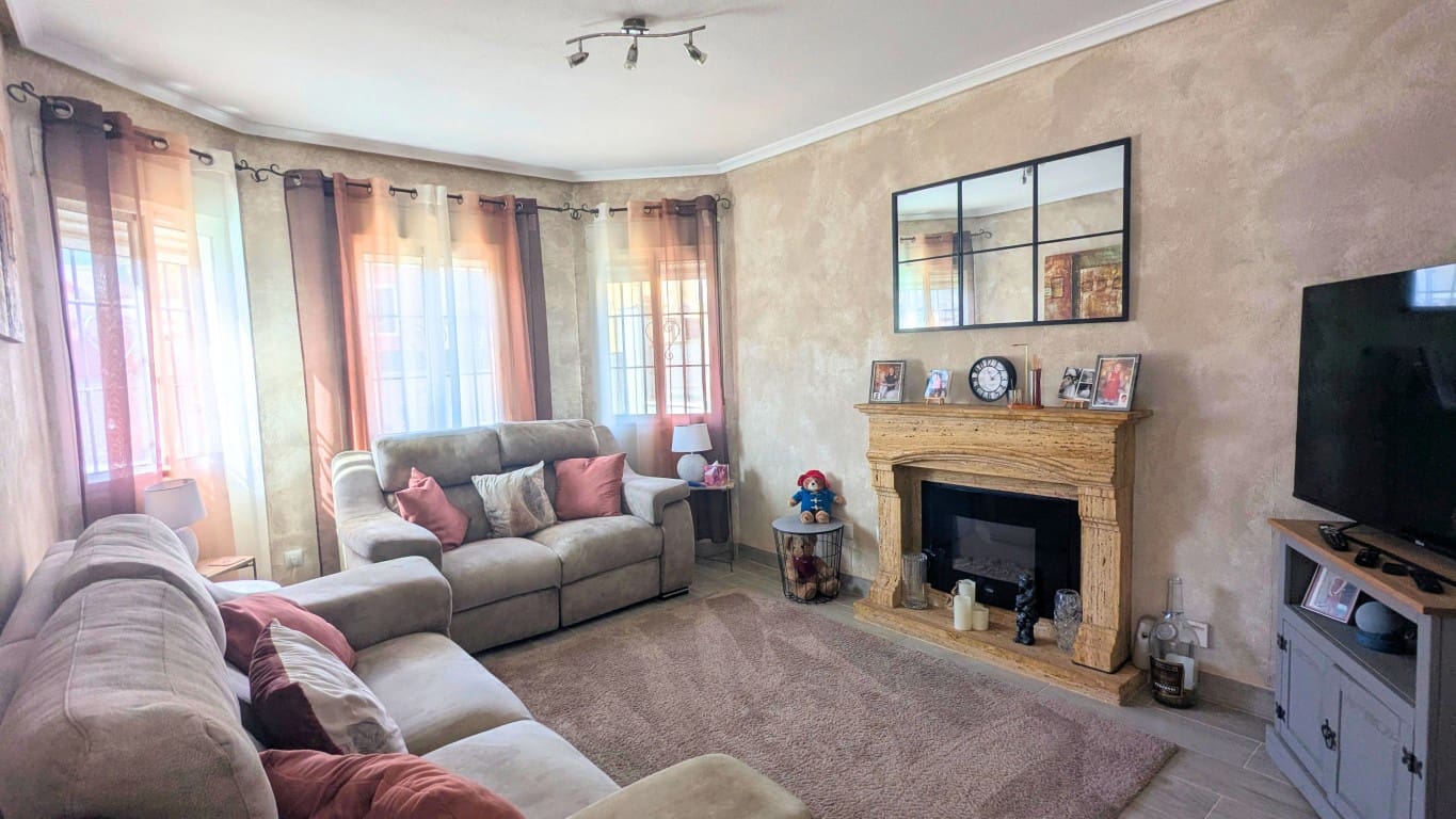 Chalet de 4 habitaciones en Bigastro en venta con piscina - 299.000 € (Ref: 9789478)