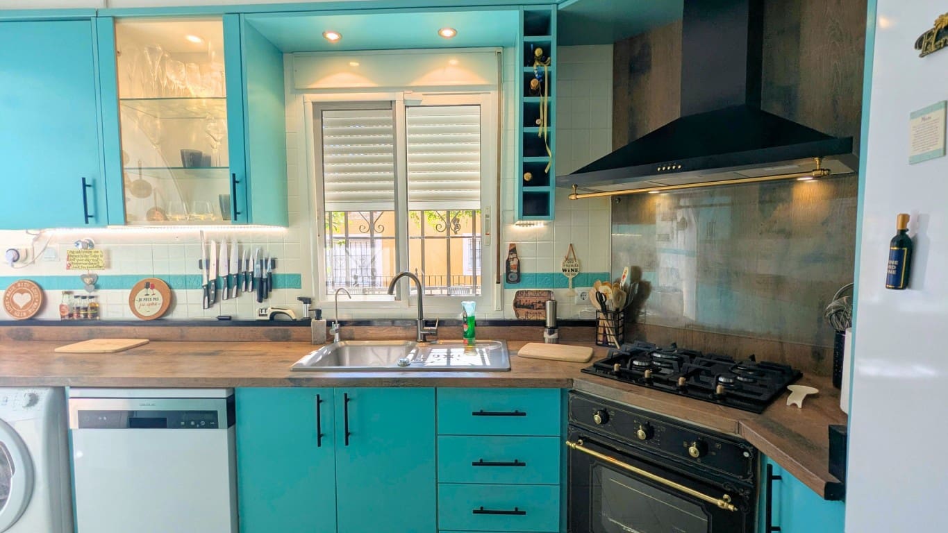 Chalet de 4 habitaciones en Bigastro en venta con piscina - 299.000 € (Ref: 9789478)