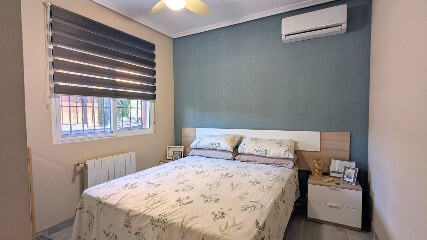 Chalet de 4 habitaciones en Bigastro en venta con piscina - 299.000 € (Ref: 9789478)