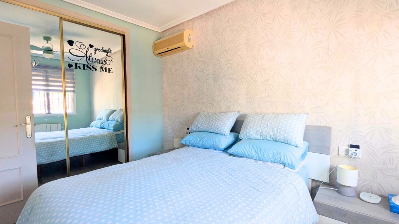 Chalet de 4 habitaciones en Bigastro en venta con piscina - 299.000 € (Ref: 9789478)