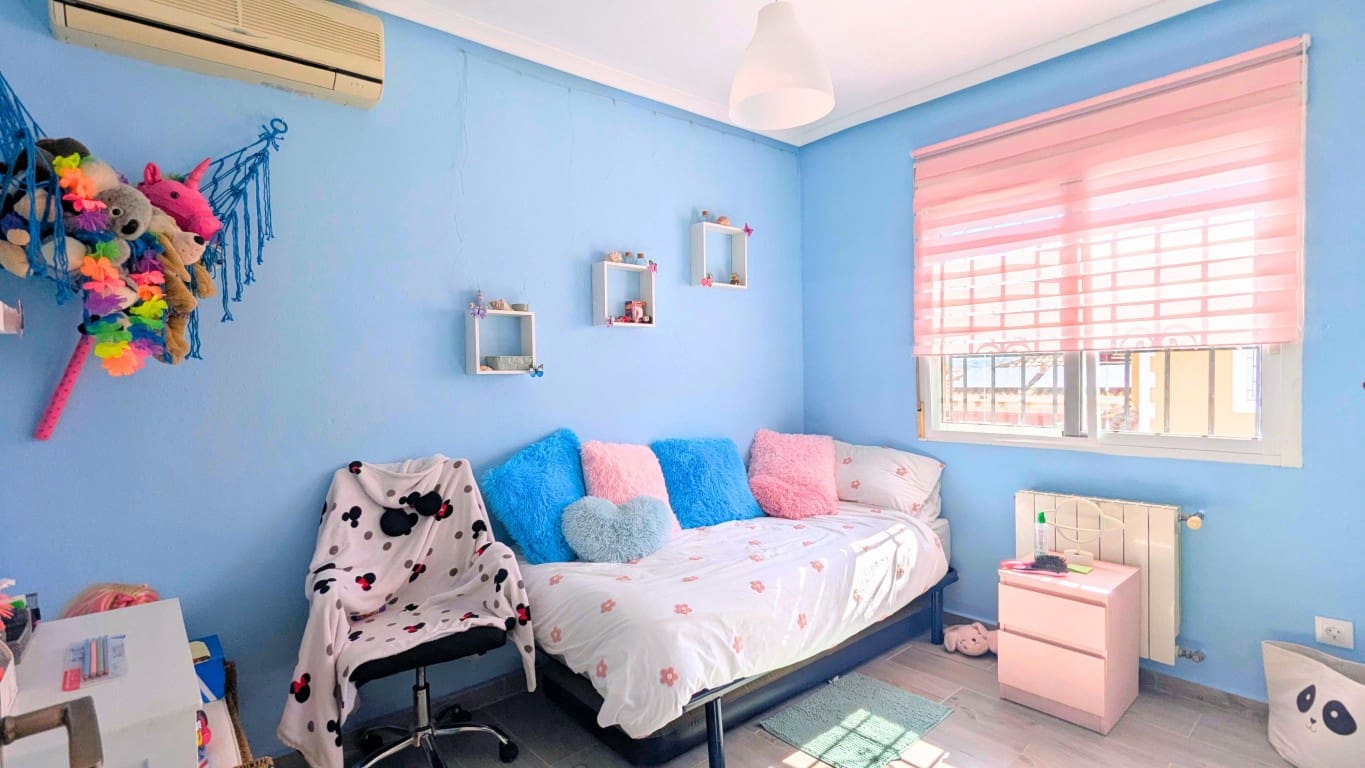 Chalet de 4 habitaciones en Bigastro en venta con piscina - 299.000 € (Ref: 9789478)