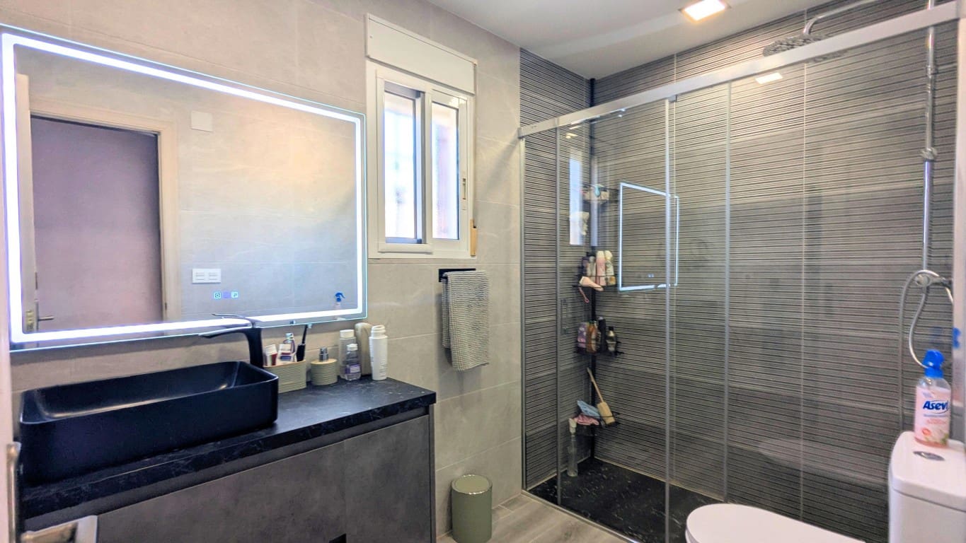 Chalet de 4 habitaciones en Bigastro en venta con piscina - 299.000 € (Ref: 9789478)