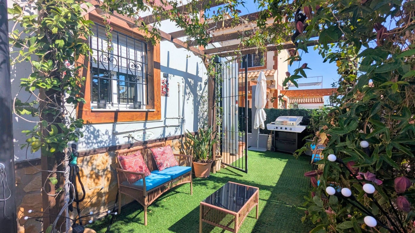 Chalet de 4 habitaciones en Bigastro en venta con piscina - 299.000 € (Ref: 9789478)