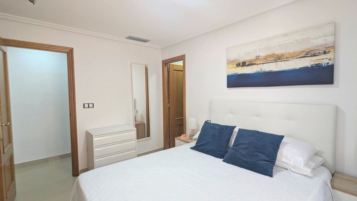 3 sovrum Lägenhet till salu i Torrevieja med garage - 369 000 € (Ref: 9807324)