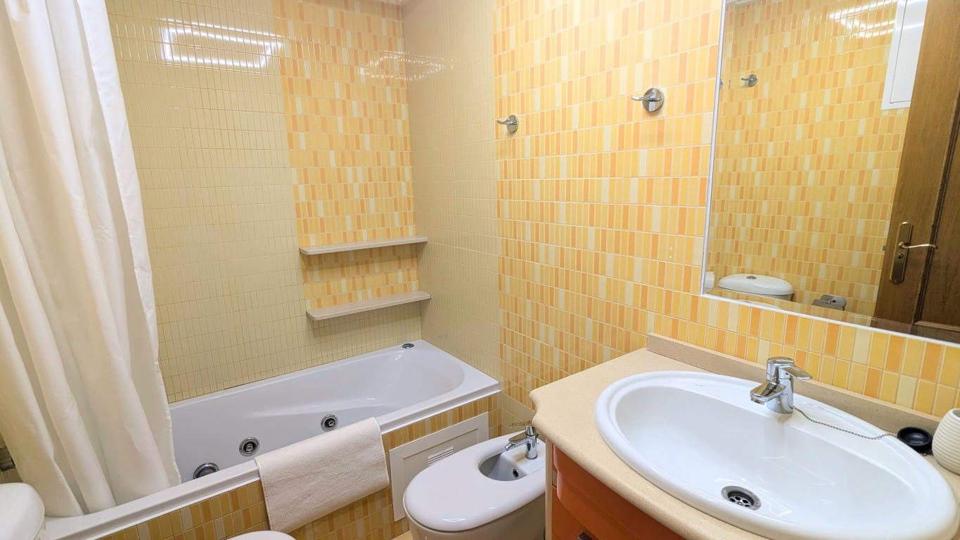 3 sovrum Lägenhet till salu i Torrevieja med garage - 369 000 € (Ref: 9807324)