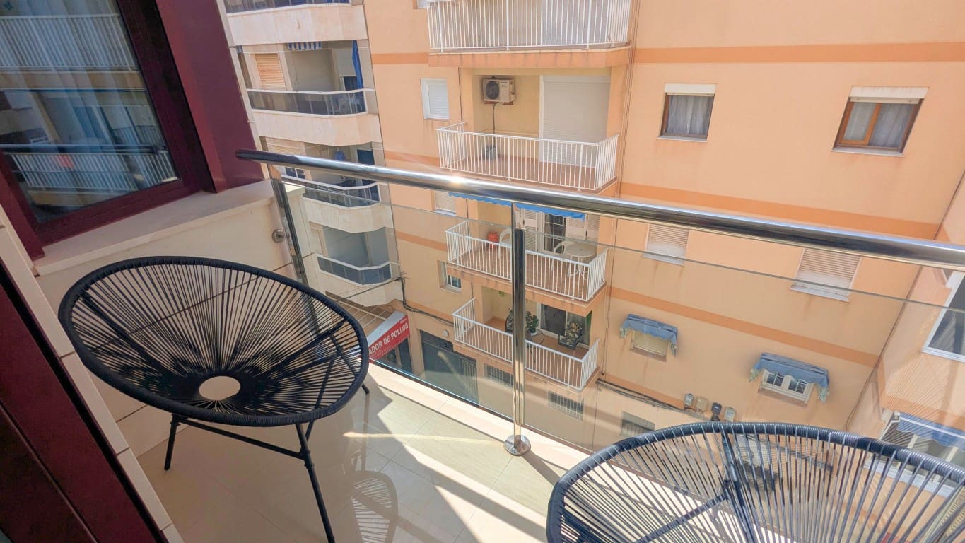 3 sovrum Lägenhet till salu i Torrevieja med garage - 369 000 € (Ref: 9807324)