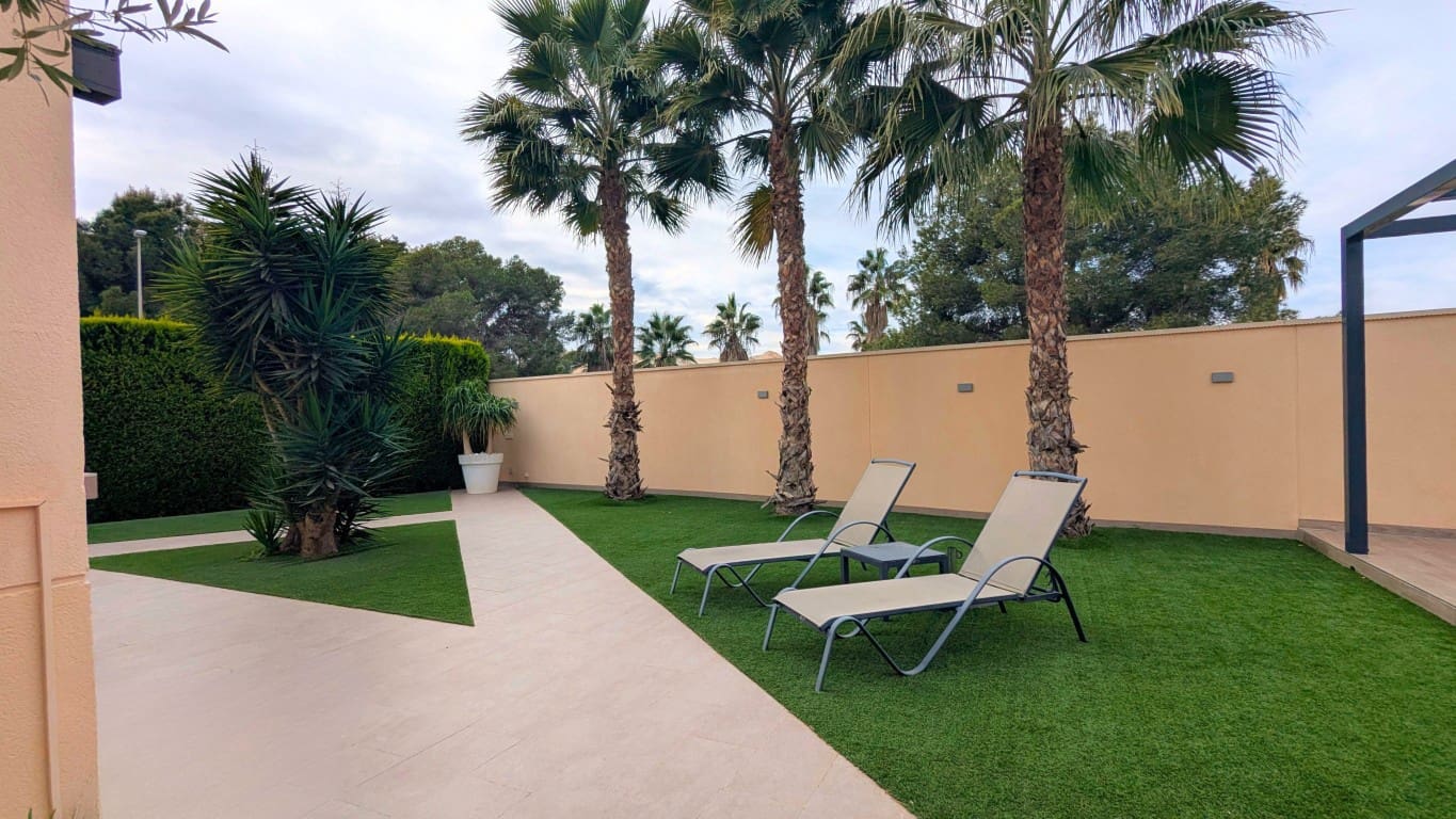 4 slaapkamer Halfvrijstaande villa te koop in Los Balcones met zwembad garage - € 349.000 (Ref: 9807330)