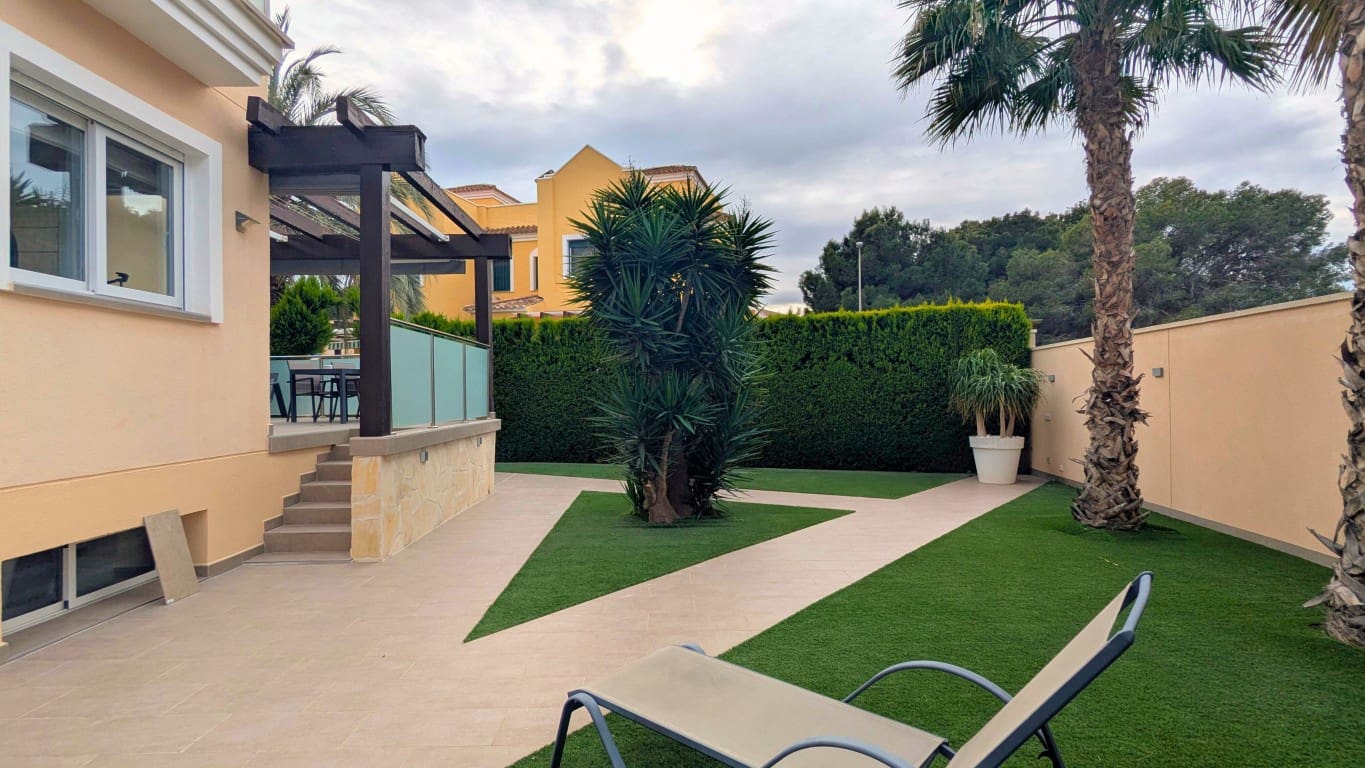 4 slaapkamer Halfvrijstaande villa te koop in Los Balcones met zwembad garage - € 349.000 (Ref: 9807330)