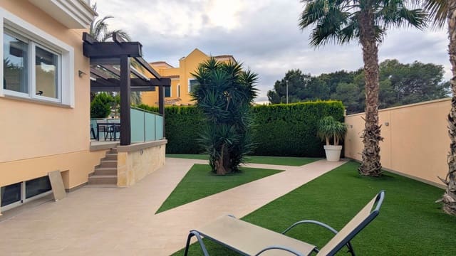 4 slaapkamer Halfvrijstaande villa te koop in Los Balcones met zwembad garage - € 349.000 (Ref: 9807330)