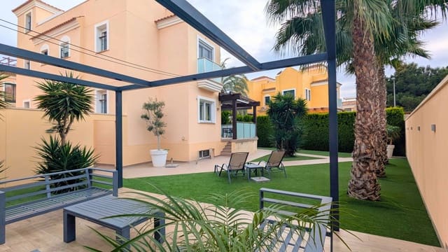 4 slaapkamer Halfvrijstaande villa te koop in Los Balcones met zwembad garage - € 349.000 (Ref: 9807330)