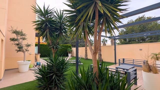 4 slaapkamer Halfvrijstaande villa te koop in Los Balcones met zwembad garage - € 349.000 (Ref: 9807330)