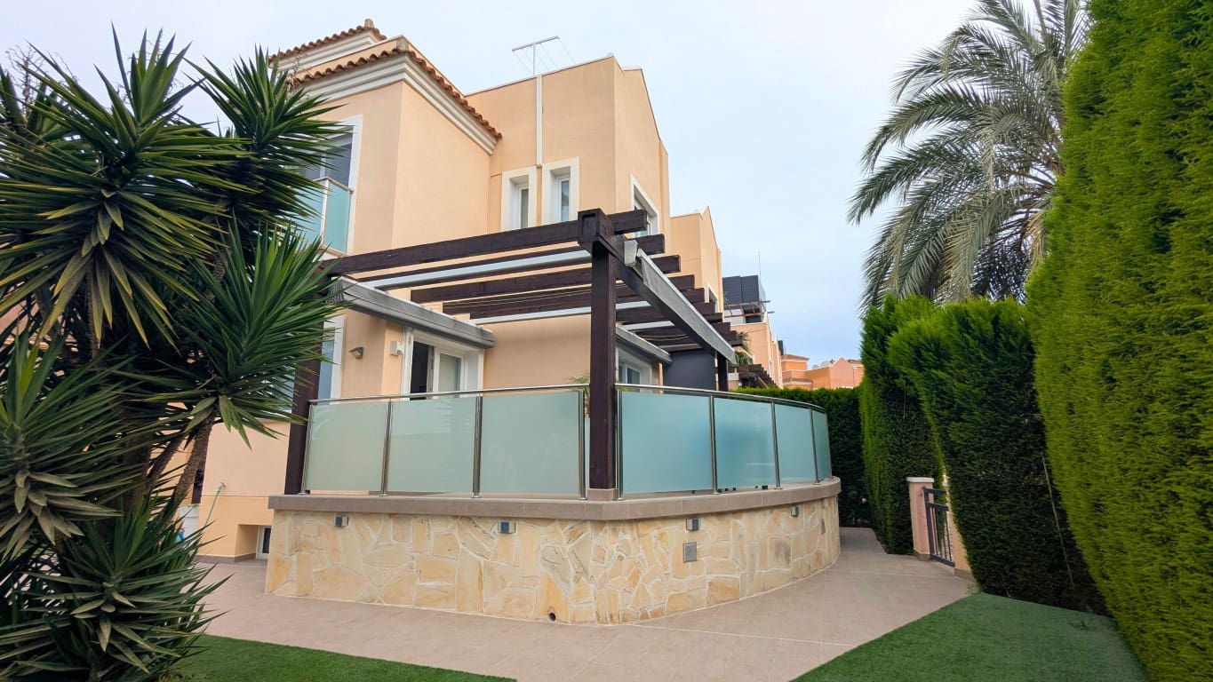 4 slaapkamer Halfvrijstaande villa te koop in Los Balcones met zwembad garage - € 349.000 (Ref: 9807330)