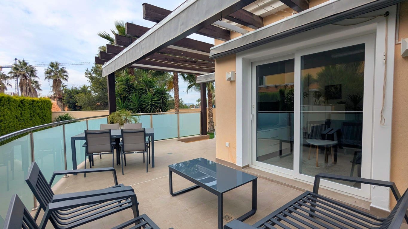 4 slaapkamer Halfvrijstaande villa te koop in Los Balcones met zwembad garage - € 349.000 (Ref: 9807330)