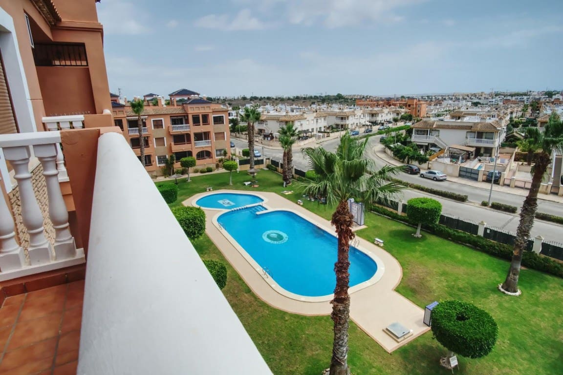 2 soverom Leilighet til salgs i Villamartin med svømmebasseng garasje - € 168 000 (Ref: 9816561)